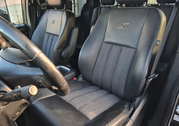 Lancia Voyager cena 61999 przebieg: 200473, rok produkcji 2014 z Miłakowo małe 781